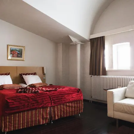 Epoque & Hotel 4*