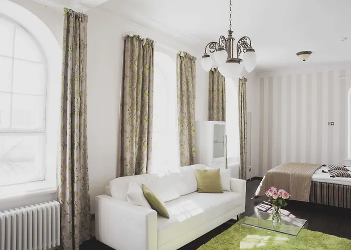 Epoque & פיטרסארי